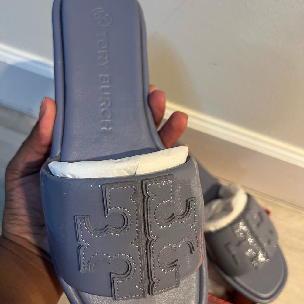 Tory Burch Patent Gray Double-T Slide Sandals - Picture 2 of 5